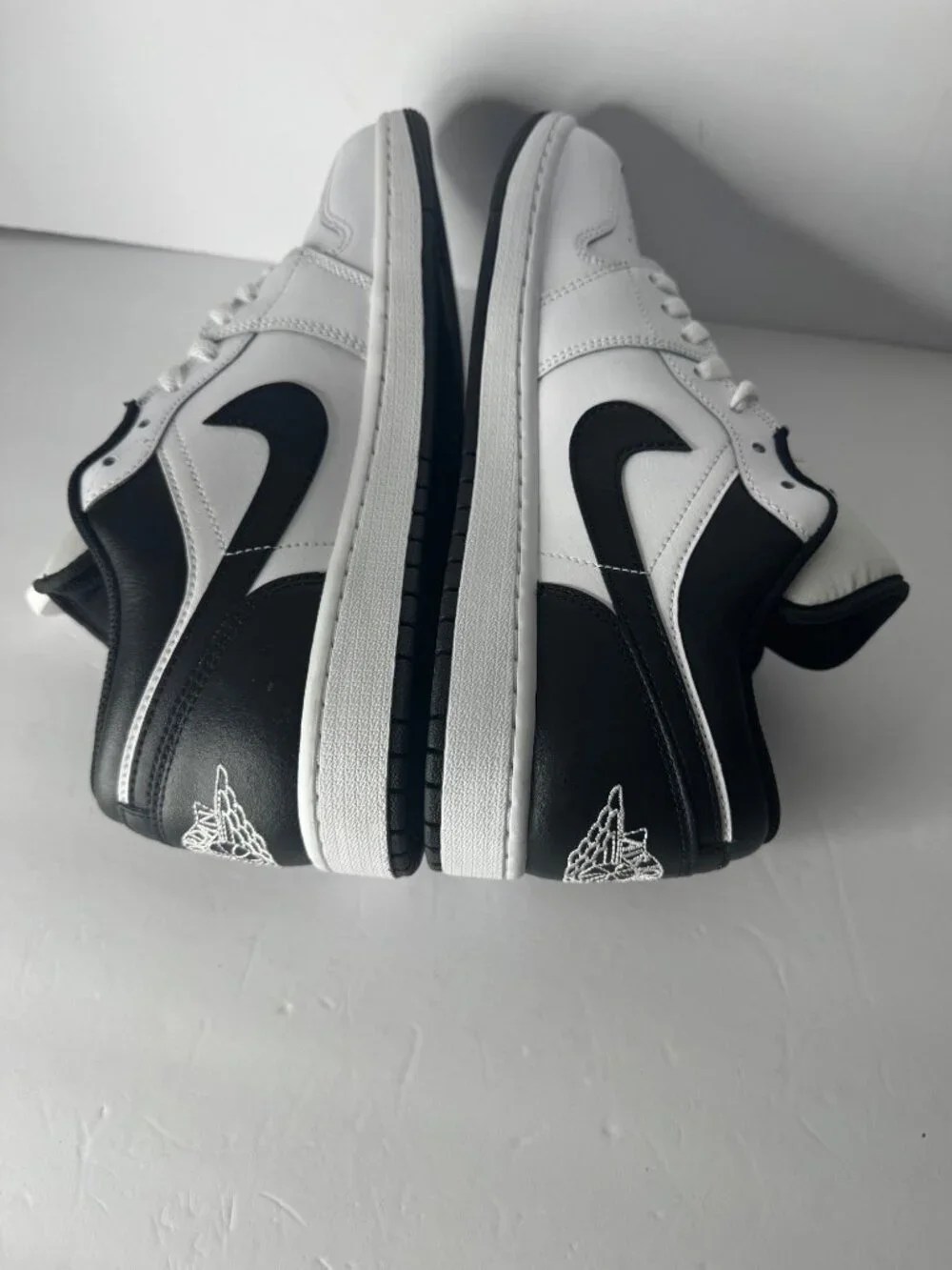 NWB Nike Jordan Air Jordan 1 Low White / Black Sneakers Shoes Men's US 11 EU 45